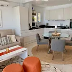 Beachfront In פואנגירולה