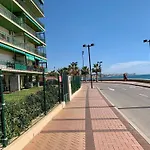 Beachfront In アパート フエンヒロラ