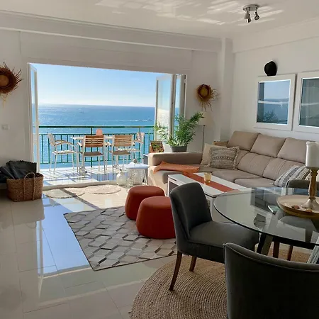 Beachfront In Apartment *